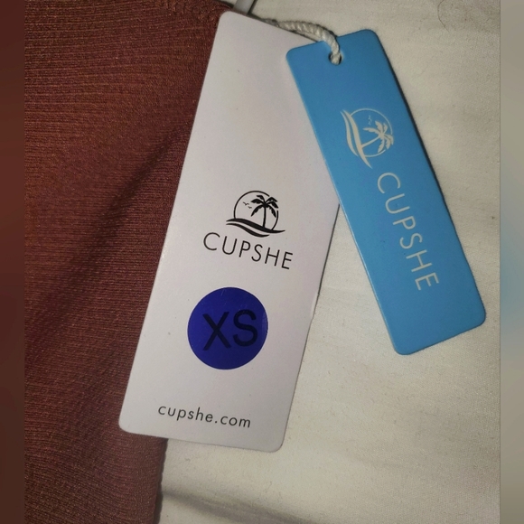 : Cupshe Swimwear Cutout One Shoulder Size XS cut out 1 piece swimsuit - Picture 8 of 13